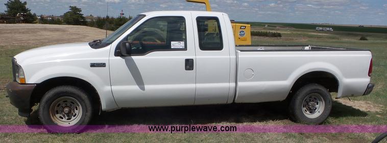 image for item L2146 2003 Ford F250 Super Duty SuperCab pickup truck
