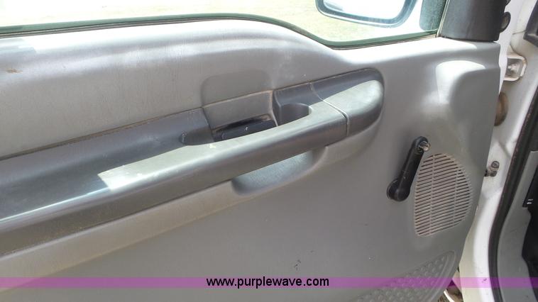 image for item L2146 2003 Ford F250 Super Duty SuperCab pickup truck