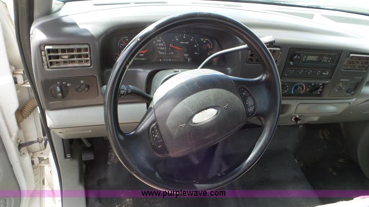 image for item L2146 2003 Ford F250 Super Duty SuperCab pickup truck