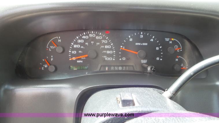 image for item L2146 2003 Ford F250 Super Duty SuperCab pickup truck