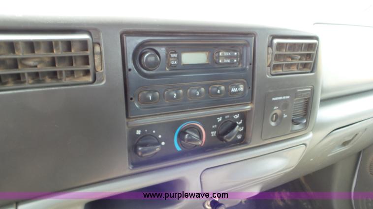 image for item L2146 2003 Ford F250 Super Duty SuperCab pickup truck