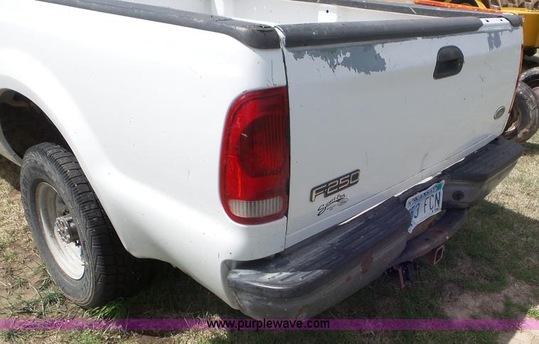image for item L2146 2003 Ford F250 Super Duty SuperCab pickup truck