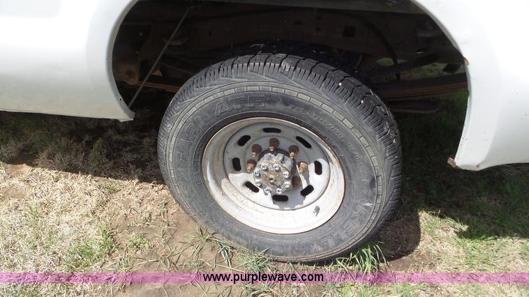 image for item L2146 2003 Ford F250 Super Duty SuperCab pickup truck