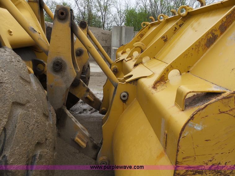 image for item L5700 1978 Caterpillar 966C wheel loader