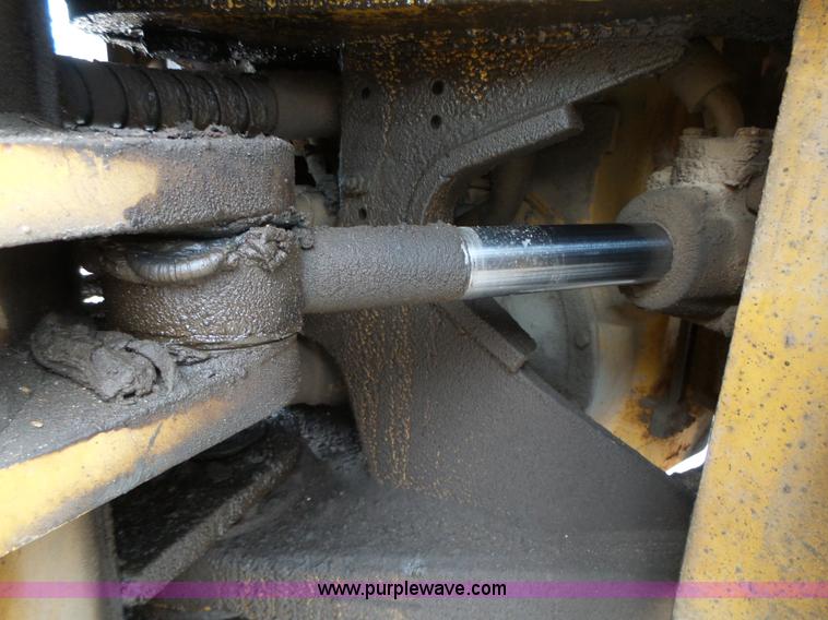 image for item L5700 1978 Caterpillar 966C wheel loader