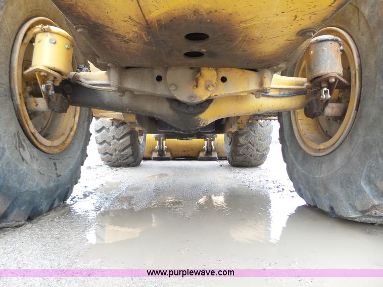 image for item L5700 1978 Caterpillar 966C wheel loader