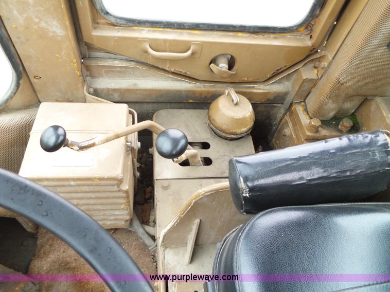 image for item L5700 1978 Caterpillar 966C wheel loader