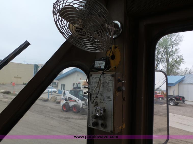 image for item L5700 1978 Caterpillar 966C wheel loader