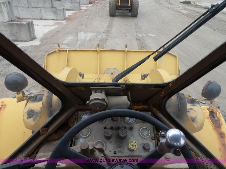 image for item L5700 1978 Caterpillar 966C wheel loader