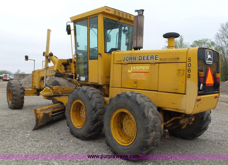 image for item L5702 1990 John Deere 772BH motor grader