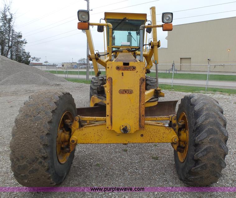 image for item L5702 1990 John Deere 772BH motor grader