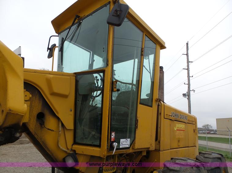 image for item L5702 1990 John Deere 772BH motor grader