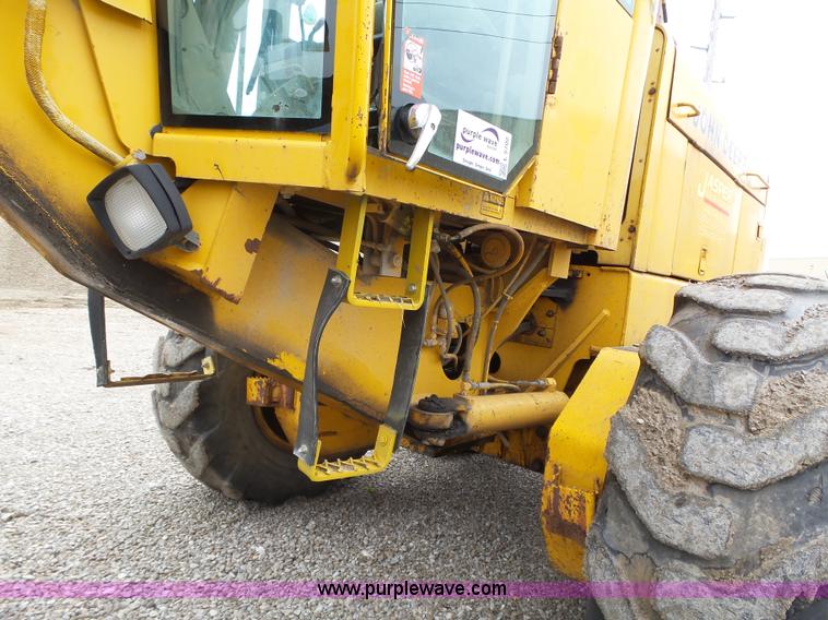 image for item L5702 1990 John Deere 772BH motor grader