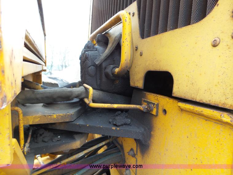 image for item L5702 1990 John Deere 772BH motor grader