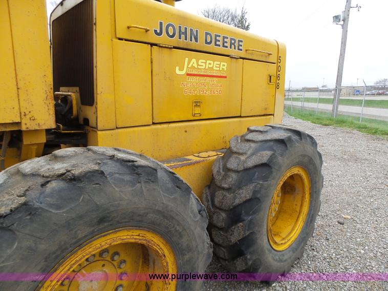 image for item L5702 1990 John Deere 772BH motor grader