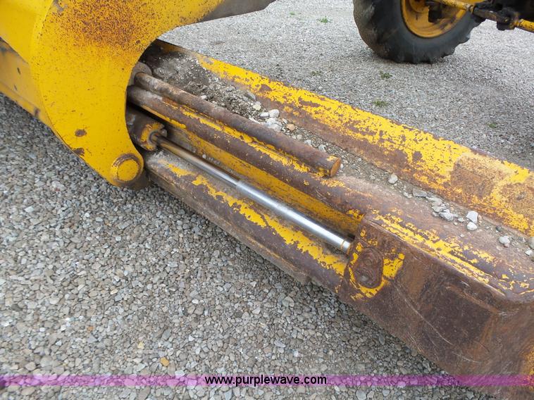 image for item L5702 1990 John Deere 772BH motor grader