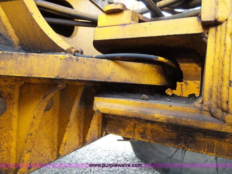 image for item L5702 1990 John Deere 772BH motor grader