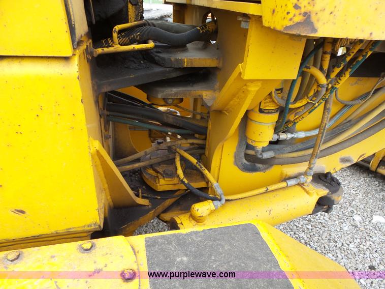 image for item L5702 1990 John Deere 772BH motor grader