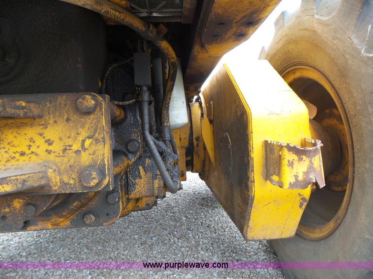 image for item L5702 1990 John Deere 772BH motor grader