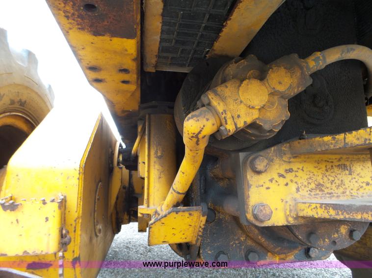 image for item L5702 1990 John Deere 772BH motor grader