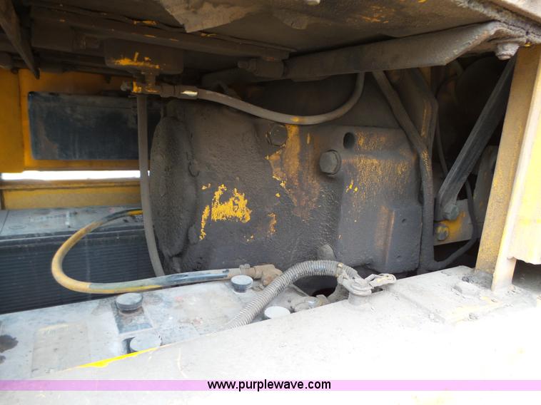 image for item L5702 1990 John Deere 772BH motor grader