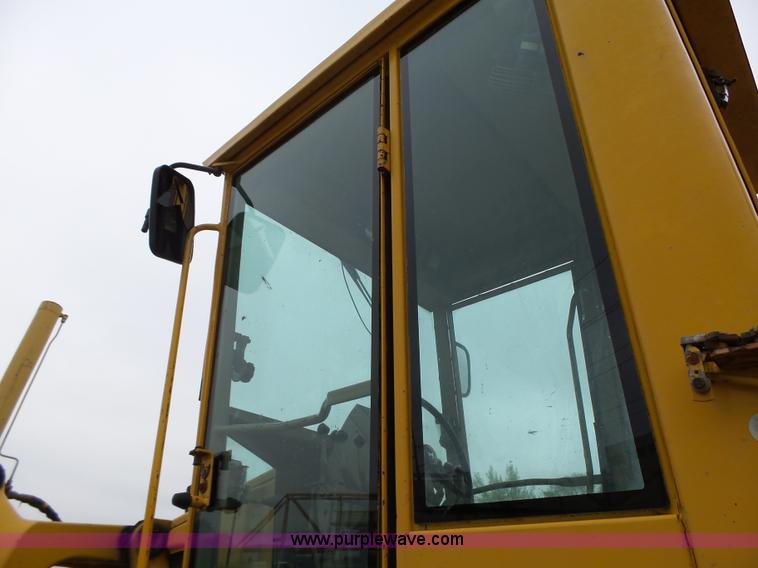 image for item L5702 1990 John Deere 772BH motor grader