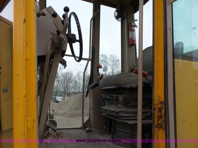 image for item L5702 1990 John Deere 772BH motor grader