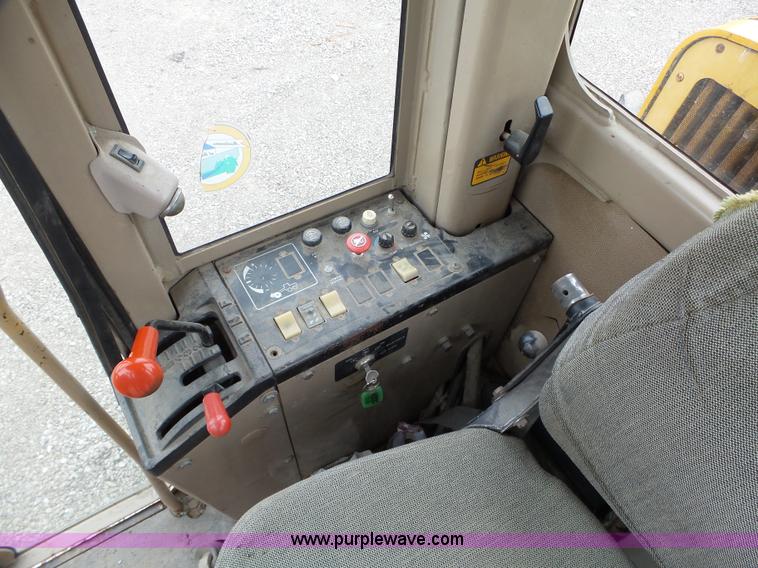 image for item L5702 1990 John Deere 772BH motor grader