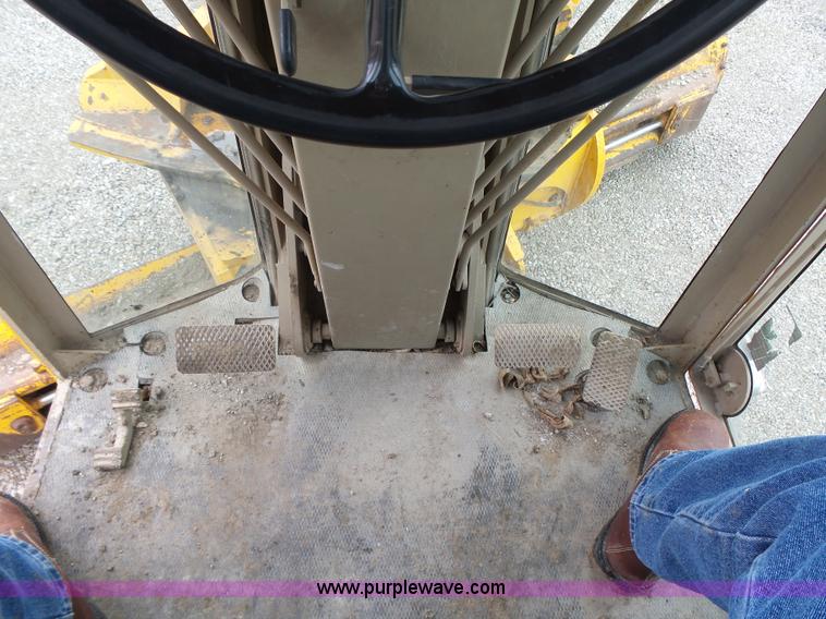 image for item L5702 1990 John Deere 772BH motor grader