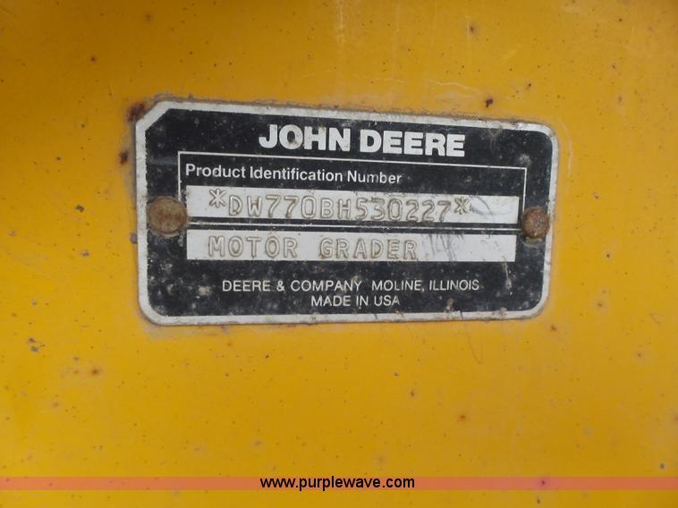 image for item L5702 1990 John Deere 772BH motor grader