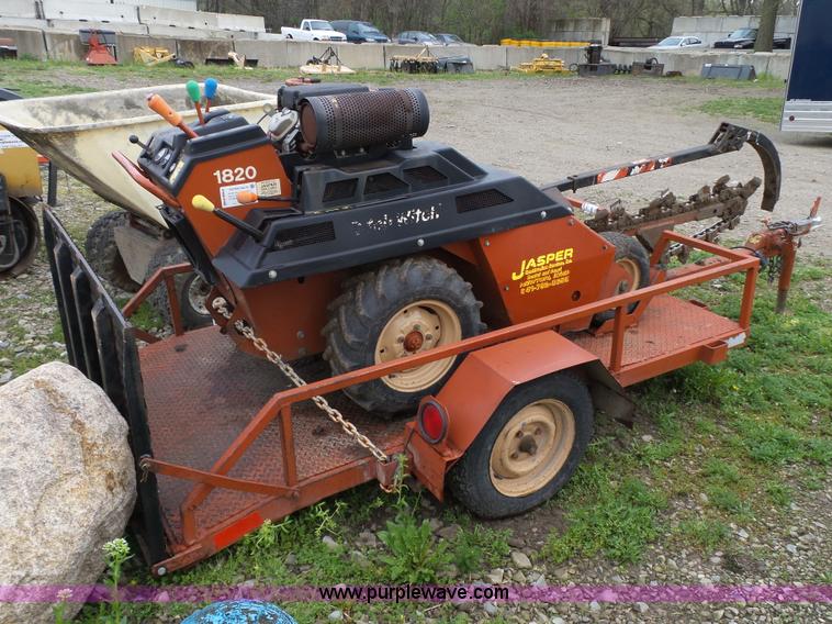 image for item L5704 1996 Ditch Witch 1820H trencher