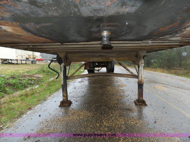 image for item L5777 1977 Kentucky dry van trailer