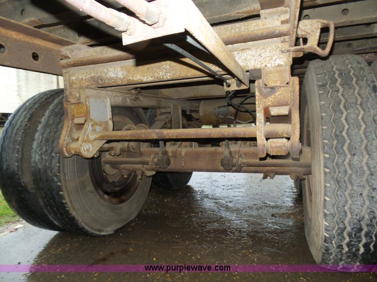 image for item L5777 1977 Kentucky dry van trailer