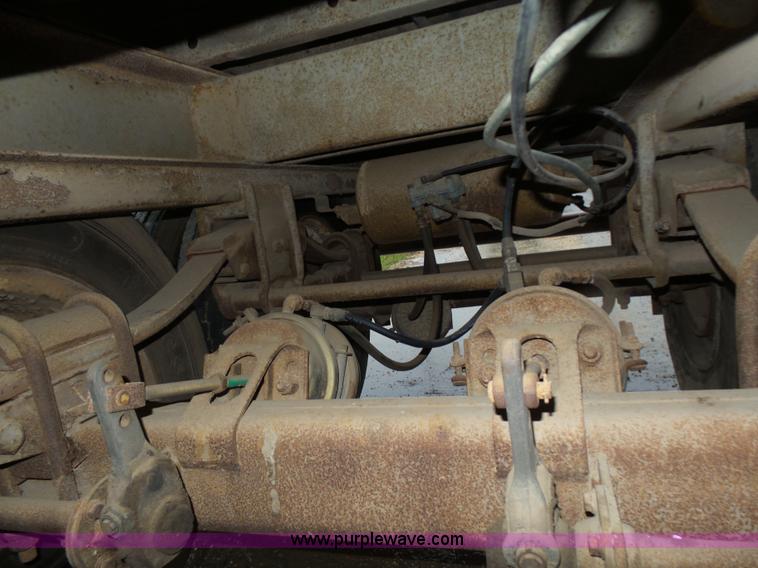 image for item L5777 1977 Kentucky dry van trailer