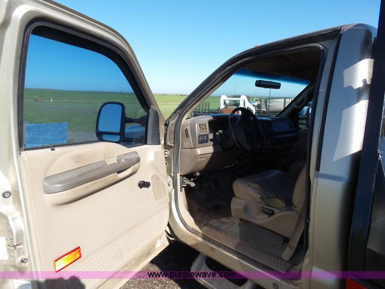 image for item L5824 2000 Ford F350 XL flatbed pickup truck