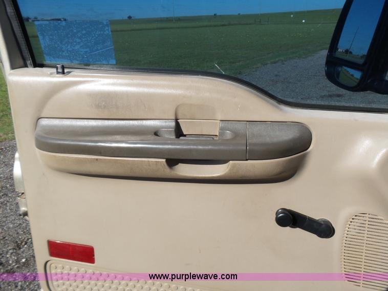 image for item L5824 2000 Ford F350 XL flatbed pickup truck