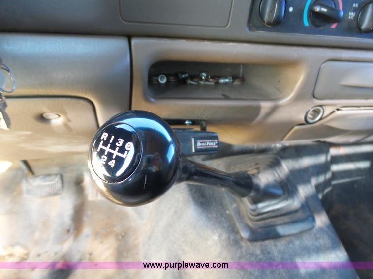 image for item L5824 2000 Ford F350 XL flatbed pickup truck