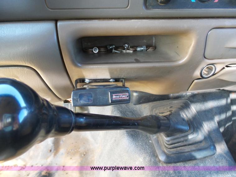 image for item L5824 2000 Ford F350 XL flatbed pickup truck