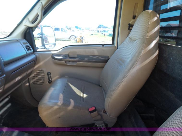 image for item L5824 2000 Ford F350 XL flatbed pickup truck