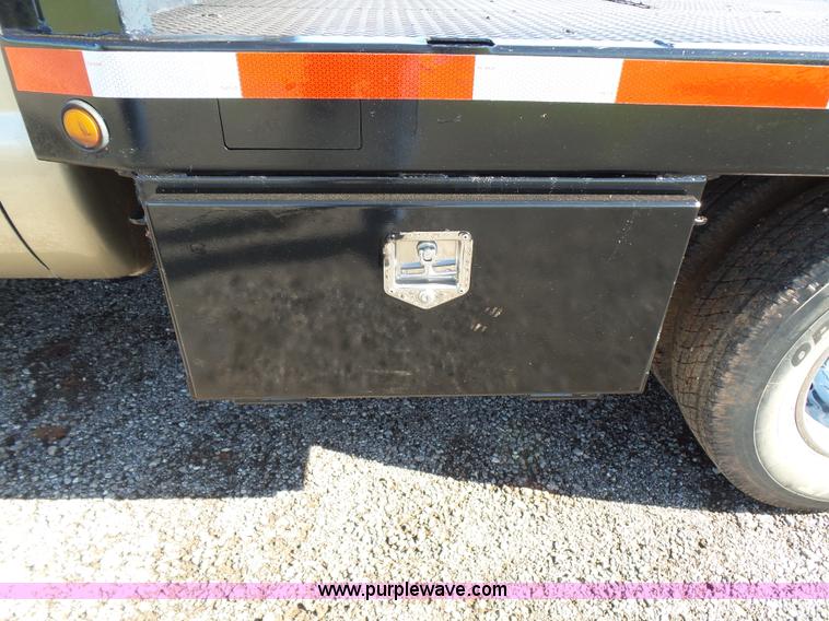 image for item L5824 2000 Ford F350 XL flatbed pickup truck