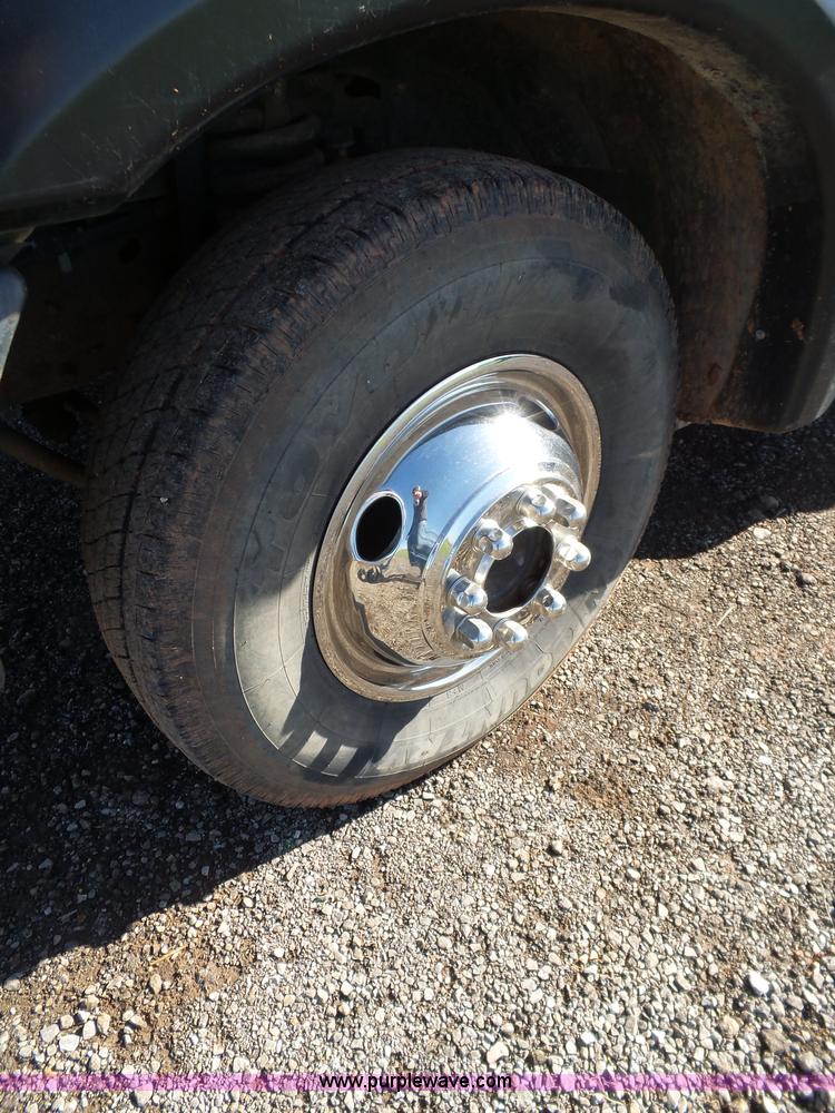 image for item L5824 2000 Ford F350 XL flatbed pickup truck