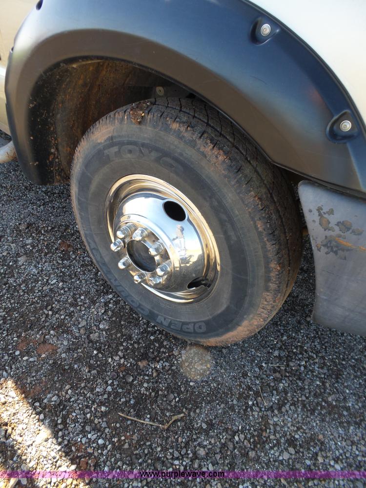 image for item L5824 2000 Ford F350 XL flatbed pickup truck