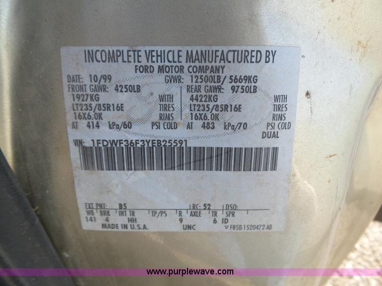 image for item L5824 2000 Ford F350 XL flatbed pickup truck