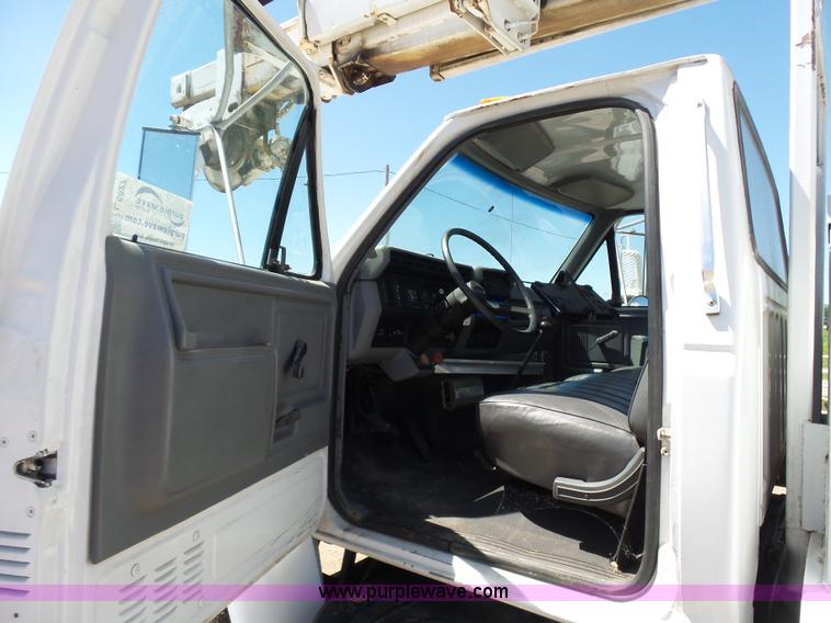 image for item L5827 1997 Ford F800 Super Duty digger derick truck