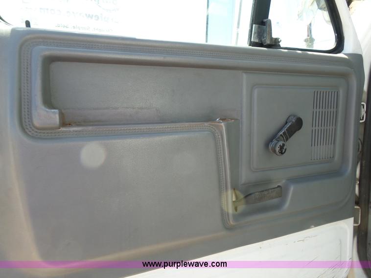 image for item L5827 1997 Ford F800 Super Duty digger derick truck