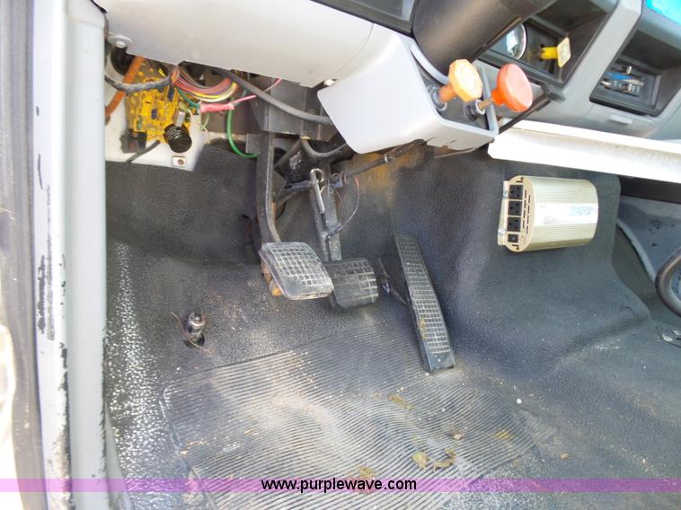 image for item L5827 1997 Ford F800 Super Duty digger derick truck