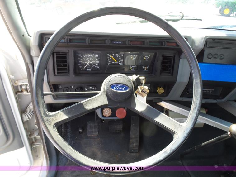 image for item L5827 1997 Ford F800 Super Duty digger derick truck