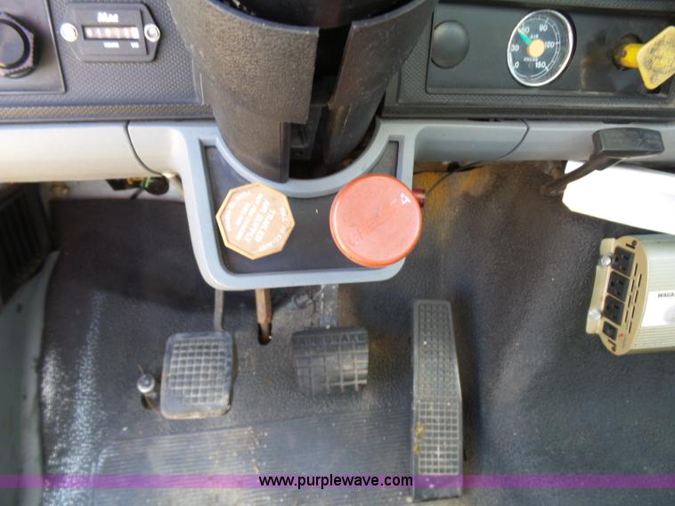 image for item L5827 1997 Ford F800 Super Duty digger derick truck