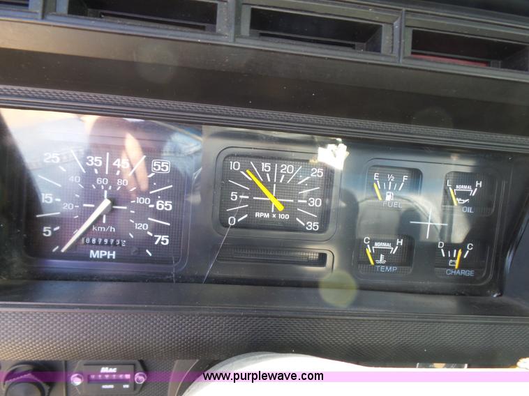 image for item L5827 1997 Ford F800 Super Duty digger derick truck