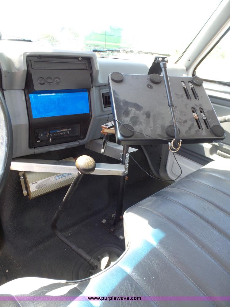 image for item L5827 1997 Ford F800 Super Duty digger derick truck